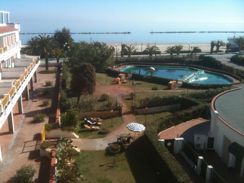 Le Rose Beach&Suites Martinsicuro Exterior foto
