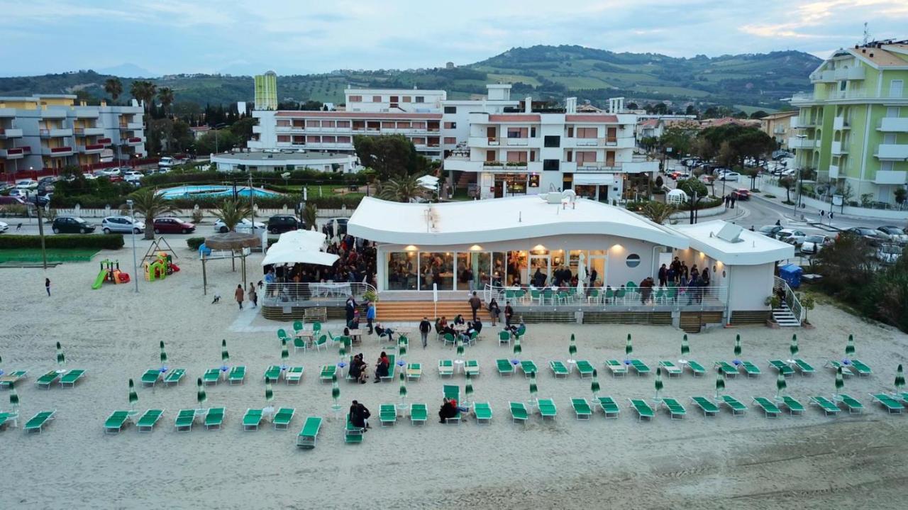 Le Rose Beach&Suites Martinsicuro Exterior foto